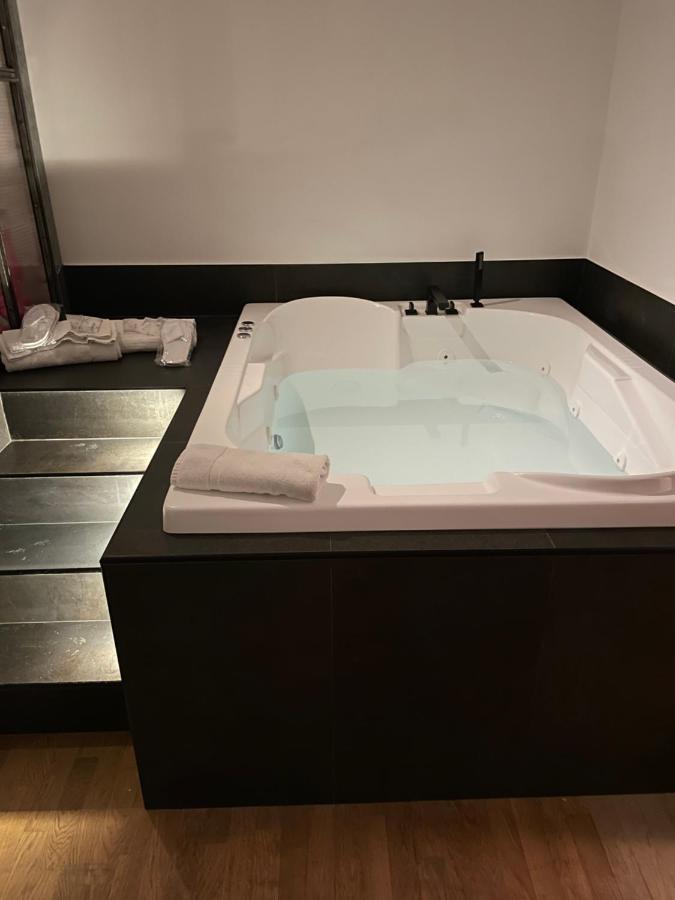 Royalroom2.0-Relaxing Spa & Luxury Apartments Lido di Ostia Eksteriør bilde