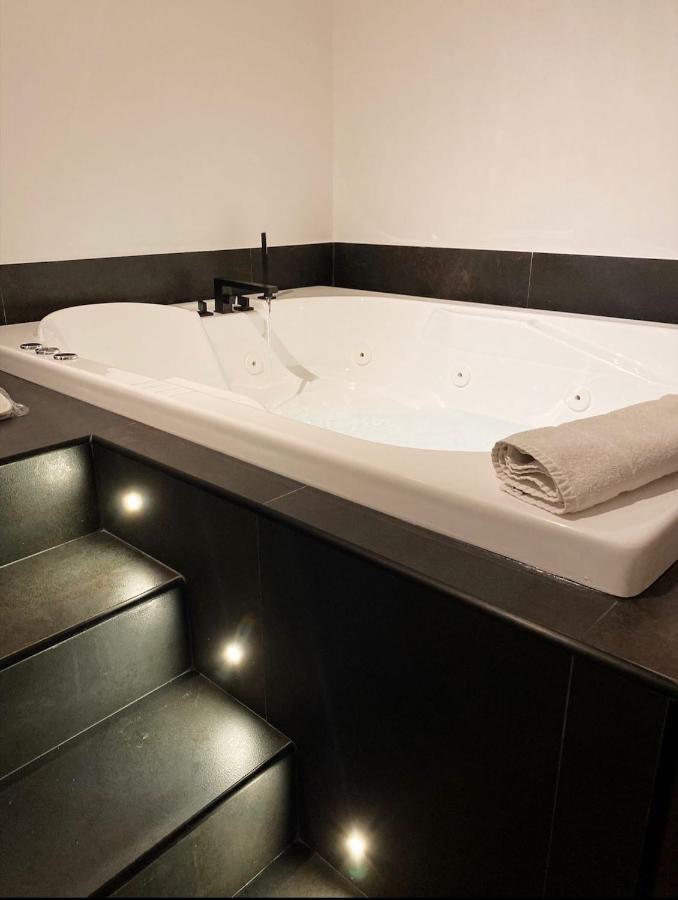 Royalroom2.0-Relaxing Spa & Luxury Apartments Lido di Ostia Eksteriør bilde